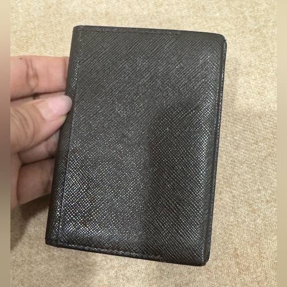 BURBERRY Grayish Brown Leather Folding Card Case (Barely Used) - Picture 15 of 17